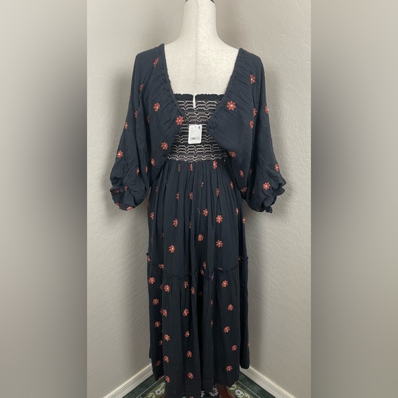 NWT - Free People - Dahlia Embroidered Maxi Dress‎ - Picture 3 of 7